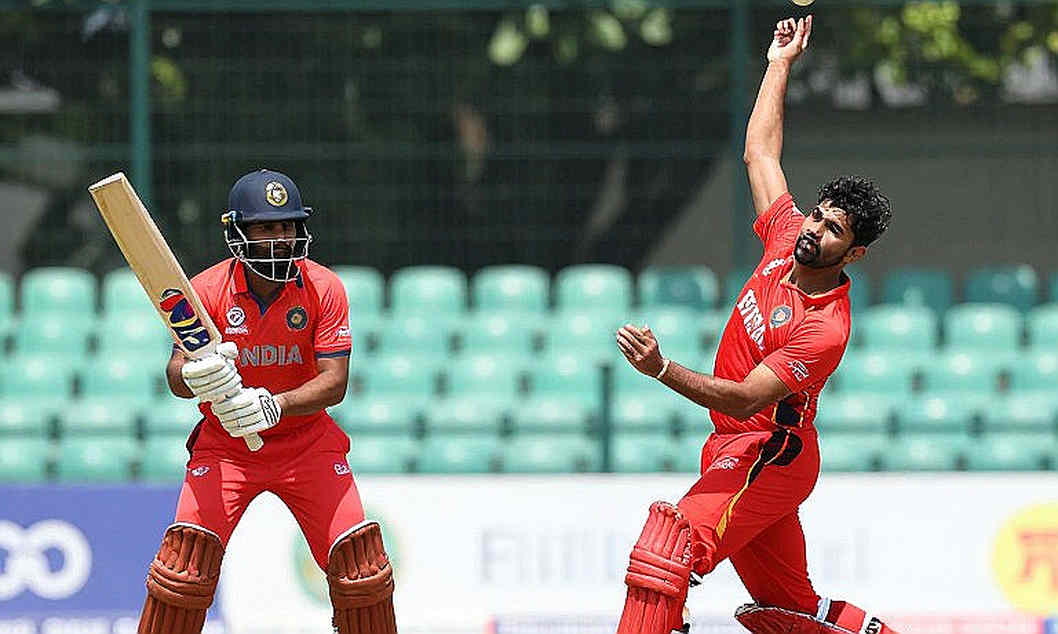 নিলামের শব্দ, মাটির গন্ধ: এশিয়ার পেস-বাজারে যে সিমার হারিয়ে যায় নিলামের শব্দ, মাটির গন্ধ: এশিয়ার পেস-বাজারে যে সিমার হারিয়ে যায়