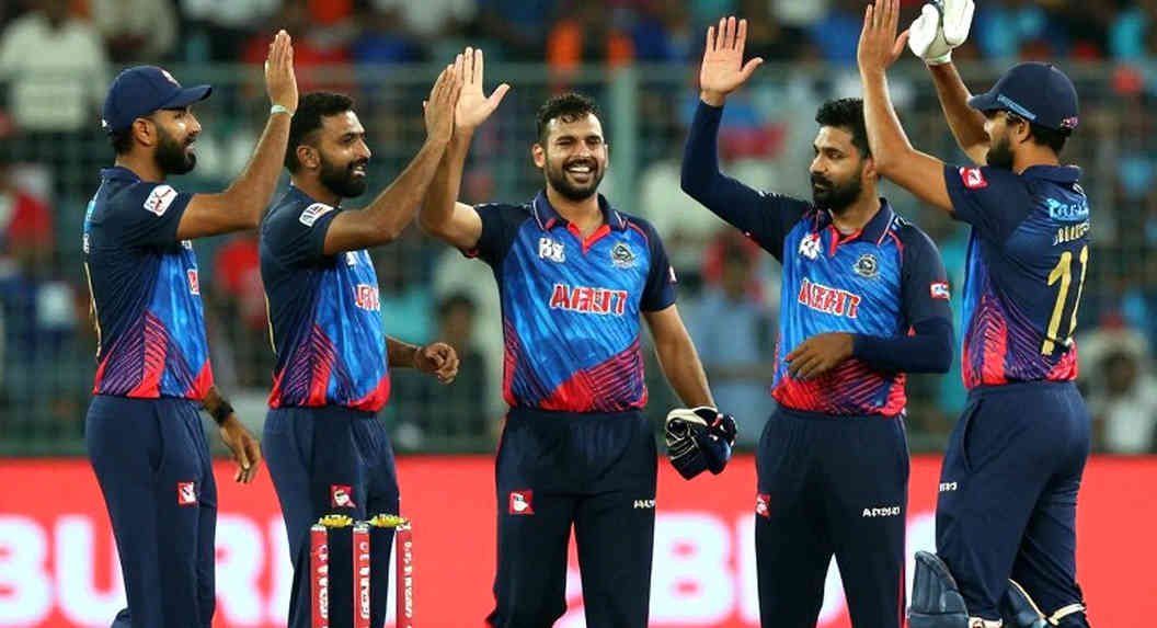 হোপস-হাডিনের বিদায়: ডাগআউট থেকে লাল বলের পাঠশালায় হোপস-হাডিনের বিদায়: ডাগআউট থেকে লাল বলের পাঠশালায়