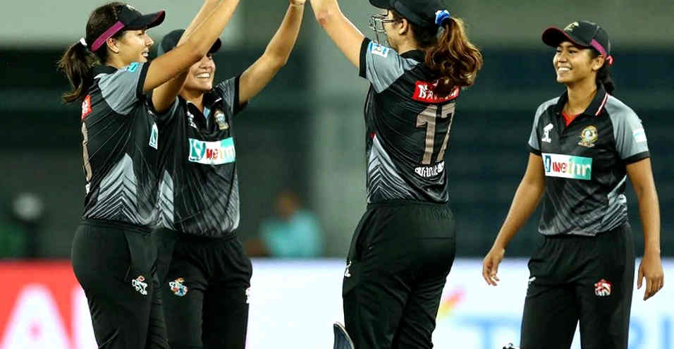 পাকিস্তানের টি-টোয়েন্টি ইনিংসের বিশ্লেষণ: ফরহানের লড়াকু ফিফটি ও মধ্যাংশের ধস