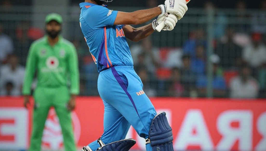 সীমান্তের ছায়ায় ব্যাট: পেশোয়ারের সংকট আর পাকিস্তান ক্রিকেটের অনিশ্চিত ক্যালেন্ডার