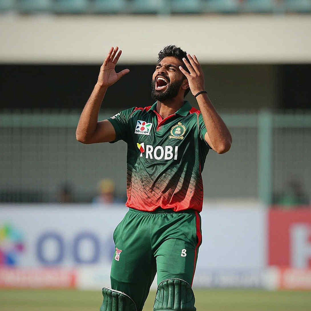 স্মার্ট কন্ট্রাক্ট আর ভেজা ঘাস: ক্রিকেটের টাকায় ব্লকচেইন কী সারায়, কী ঢাকে