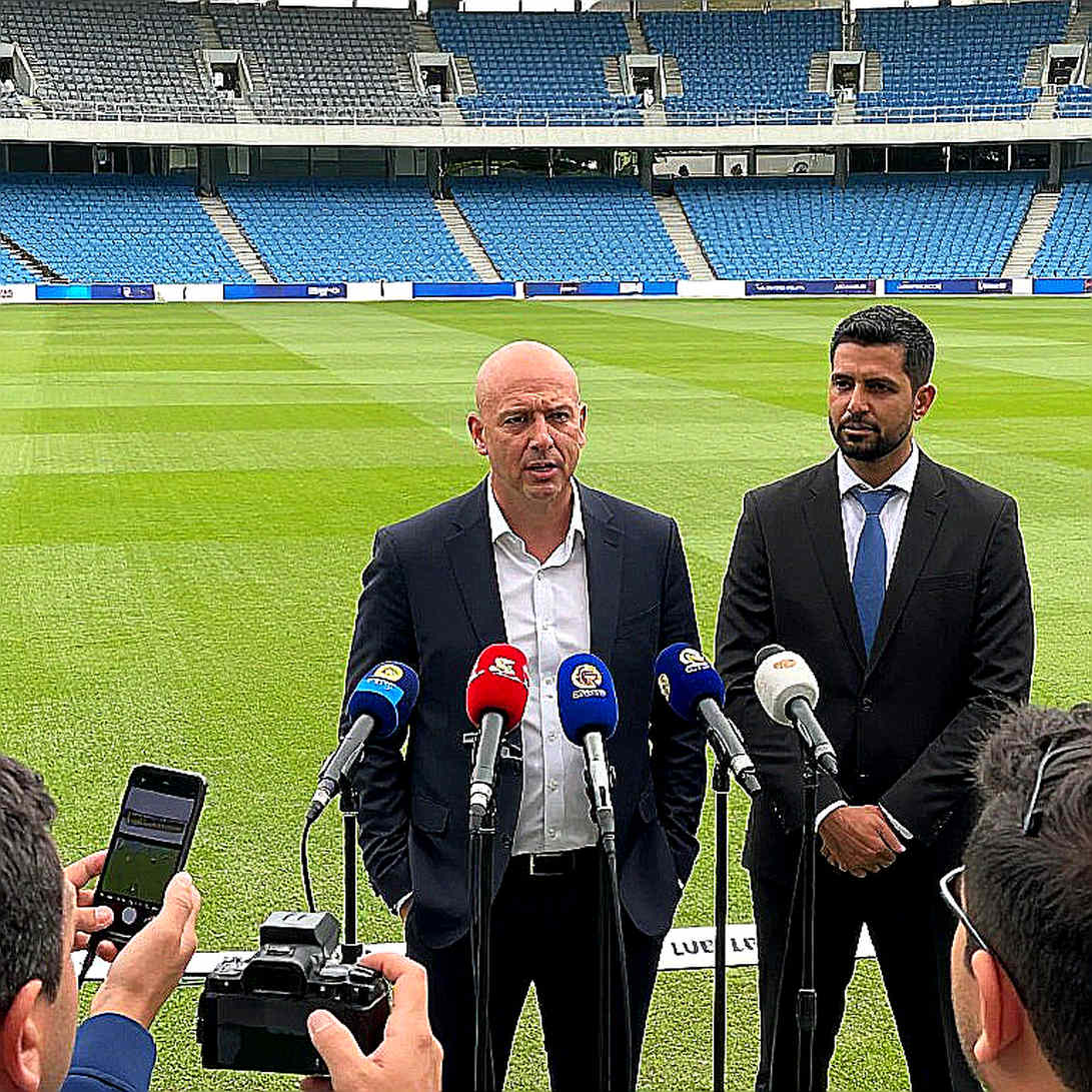 Cricket Analysis on an Empty Feed: Eight Silent Dimensions and the Trap of Plausibility Cricket Analysis on an Empty Feed: Eight Silent Dimensions and the Trap of Plausibility